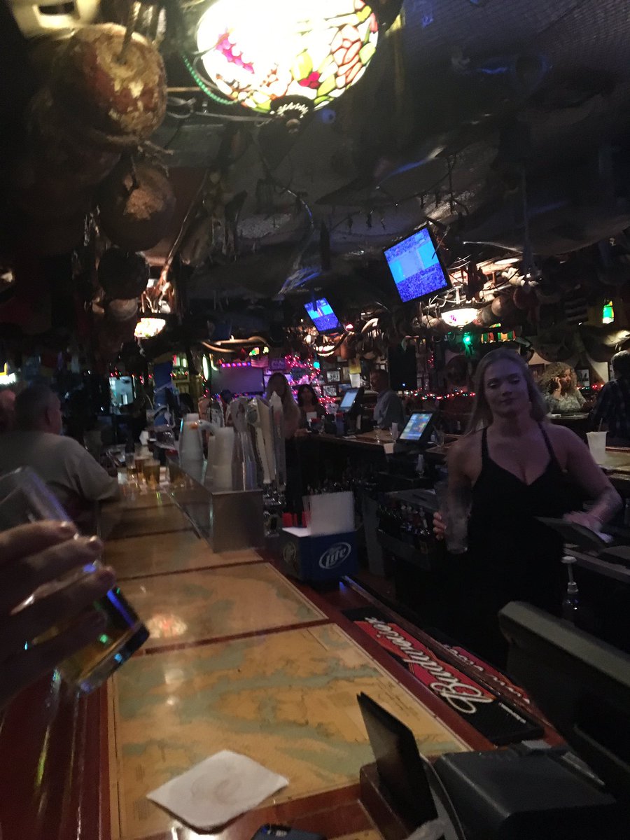 MartiniShark's tweet photo. In a pub off the beach, 74 degrees, and the windows are open with a sea breeze pouring in.
#FlaNY https://t.co/0lDVdOENgh