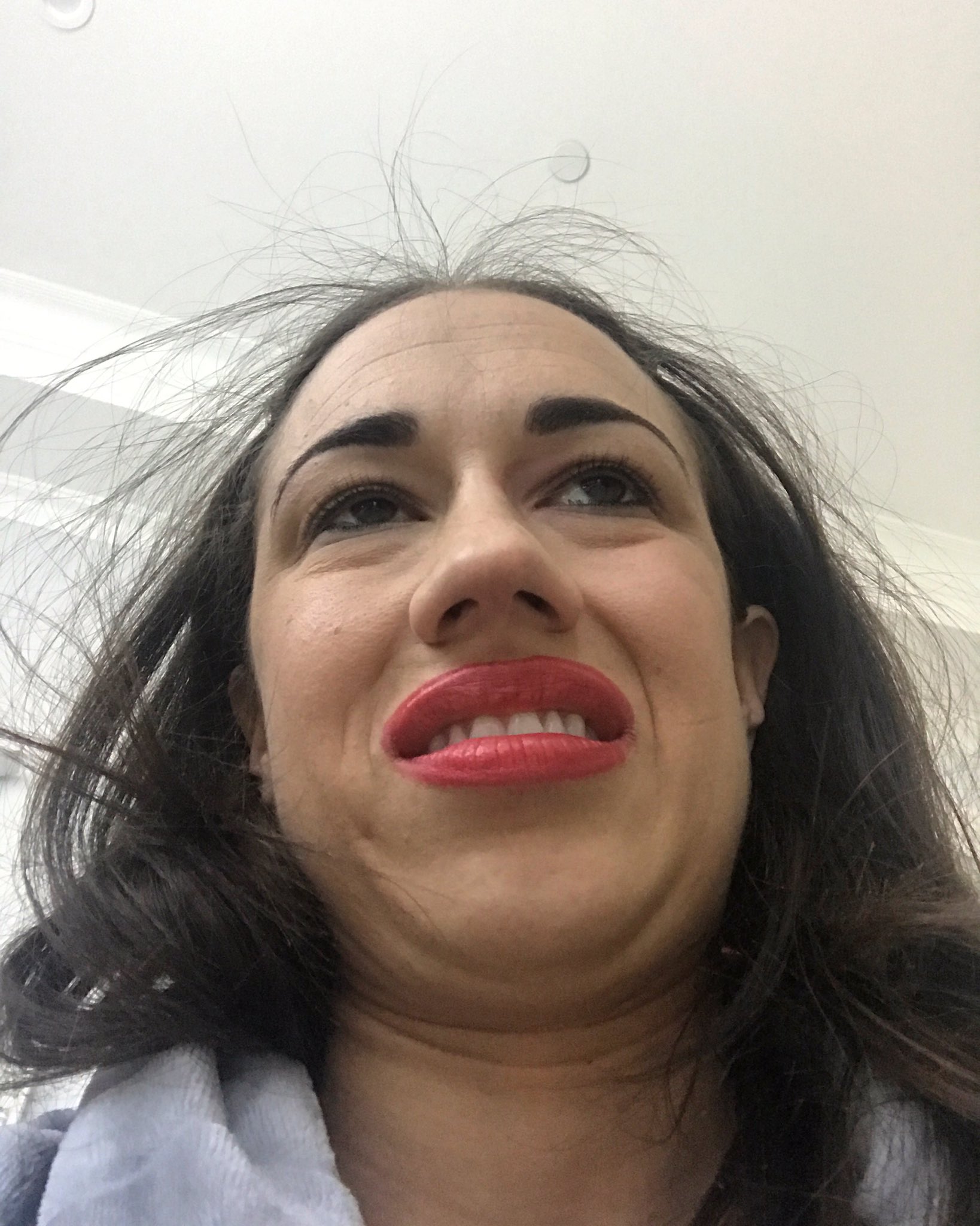 miranda sings on twitter   u0026quot 2016 was gr8  exited for 217