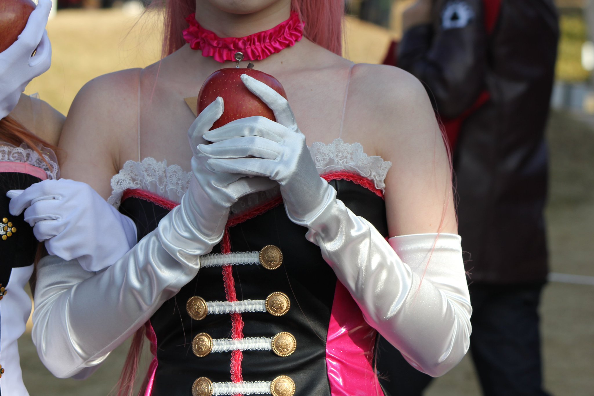 G on X: あけましておめでとうございます！サテンロング仲間が増えるといいですね！今年もよろしくお願いします！ #satin #サテン #手袋  #glove #ロンググローブ #フェチ t.coqvmUqz6jNG  X