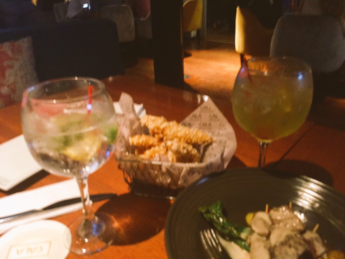 MillieMalaga1's tweet photo. #HAPPYNEWYEAR @VisitPeru #cocktails #piscosouer #PuntaHermosa #Surfersparadise #letsgosurfing #FelizAñoNuevo #Friends in #Europe 💋👙🍾 https://t.co/cVNMynFaQn