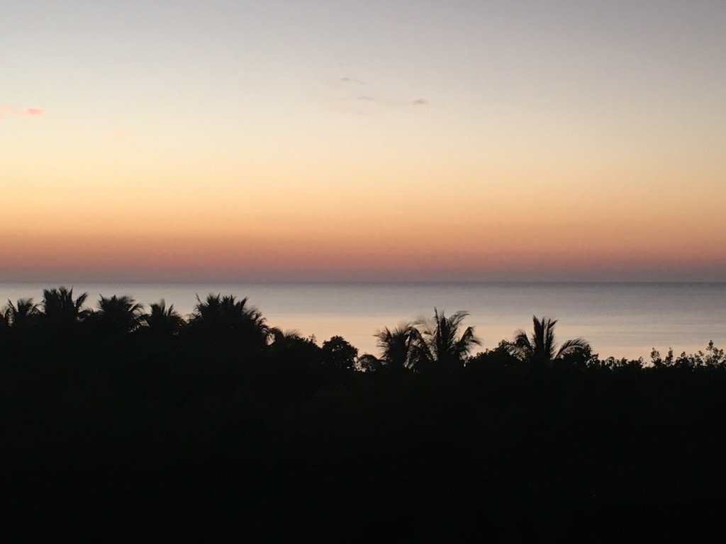 erafful's tweet photo. #Setermino2016y ésta es la última puesta de sol en #AakBal #Campeche #Bienvenido2017 https://t.co/riOCDVlh5S