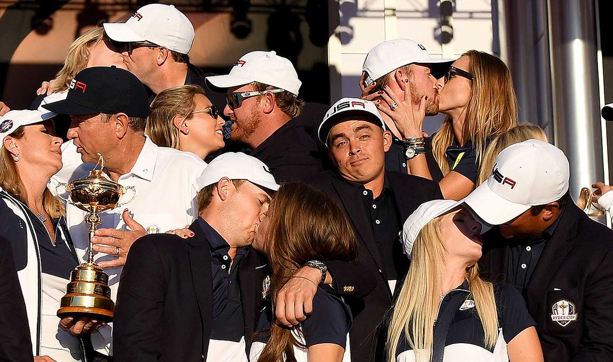 PGATour's tweet photo. When you're flying solo at midnight on New Year's Eve ... https://t.co/uKP57rRMAZ