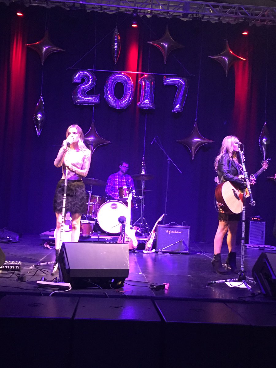 Sooo excited to hear these girls <a href="/RobynandRyleigh/">Robyn and Ryleigh</a> at #fvfirstnight