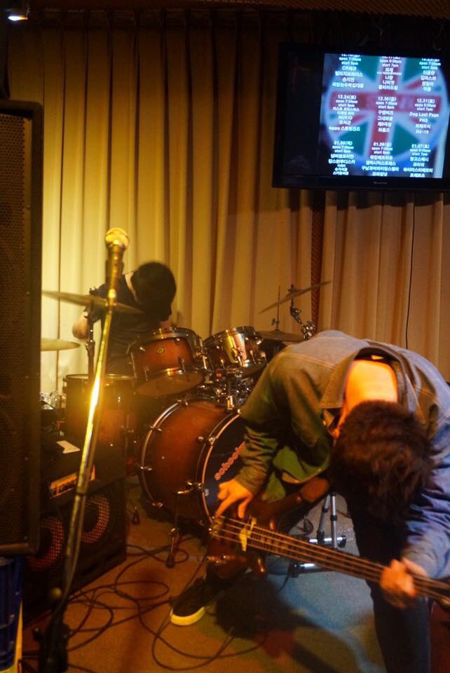 술먹고 정신 차리니 2016년이 끝났습니다
2017년도 잘부탁드립니다
꾸벅꾸벅~굽신굽신~

사랑까지는 필요없thㅓ요
관심이라도 가져주thㅔ요
피~~쓰 lml