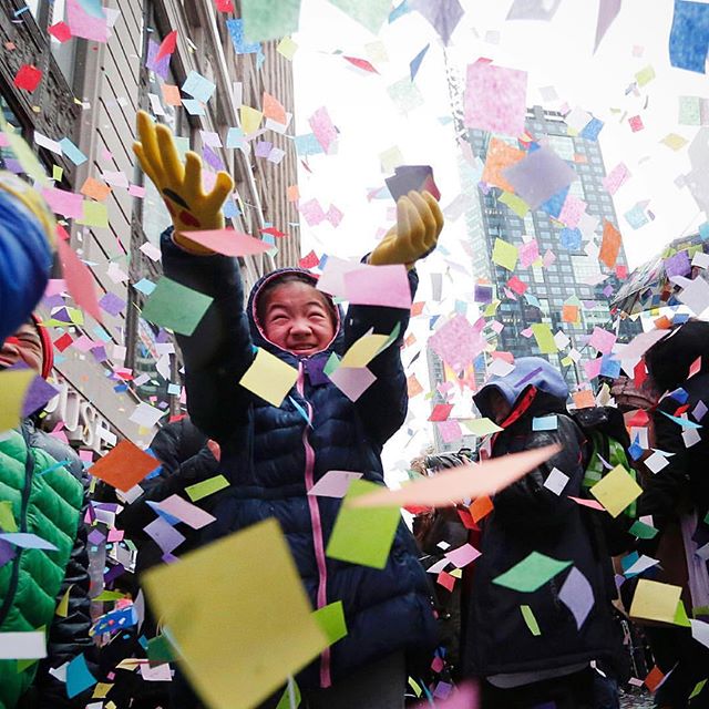 UPI's tweet photo. New Year's Eve confetti test in Times Square. Repost via -- @johnnyfoto: #timessquare #nye #confettitest @upi https://t.co/TVLAlsKkil https://t.co/yLSUjqzAiT