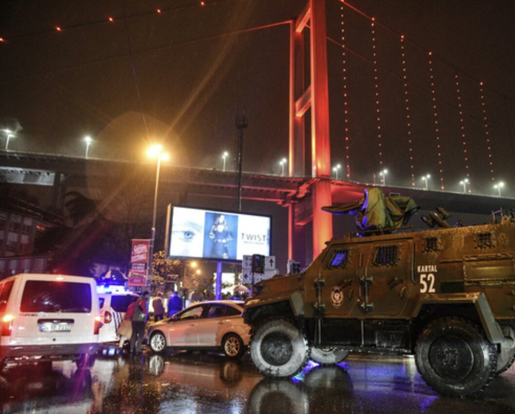 Нападение на клуб. Нападение на ночной клуб в Стамбуле. Стамбул расстреляли.