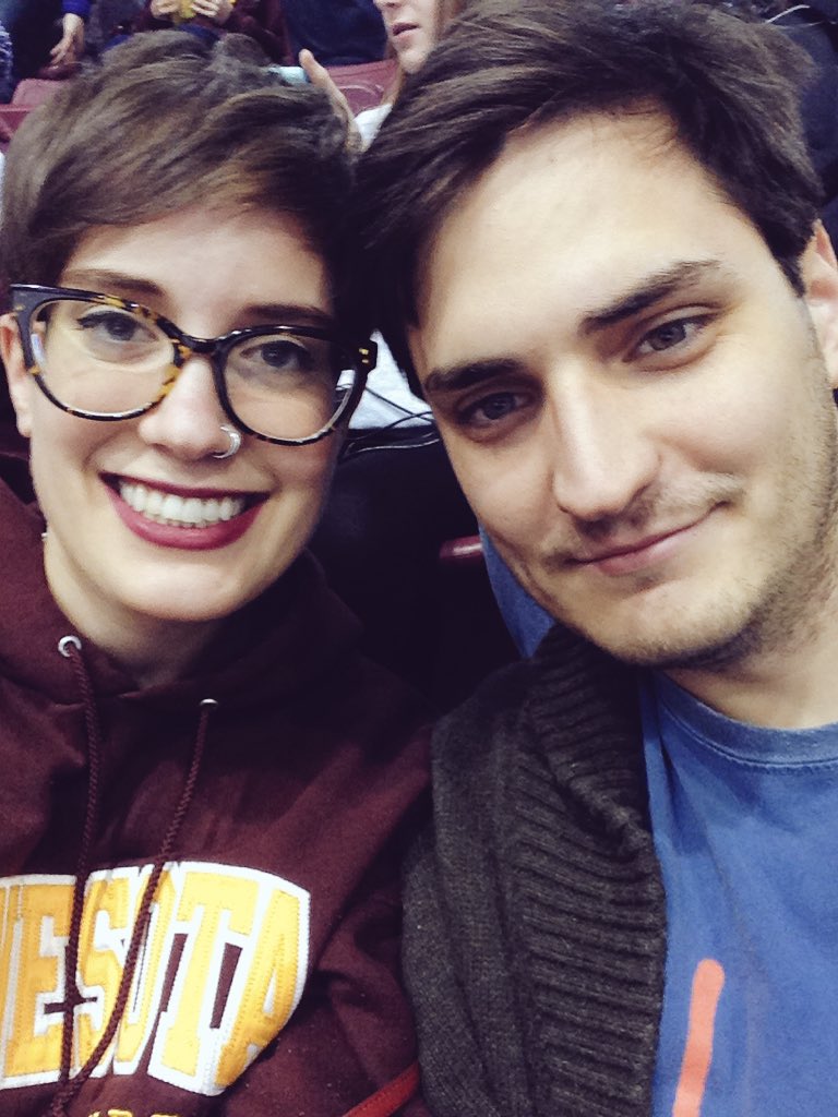 Hollalaly's tweet photo. Ski U Mah! #prideonice #skiumah #gogophers #NYE https://t.co/Y88OIIAHYf