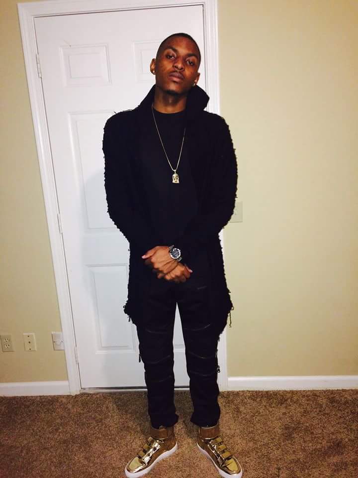 Real1TMoney's tweet photo. Happy 23rd BornDay To Me Blessed To See Another Year #TBMMG #RipMikeP @Jumpbacklik45 #Happy NewYears Love Ya Big Bro https://t.co/wOcUU9kkEZ