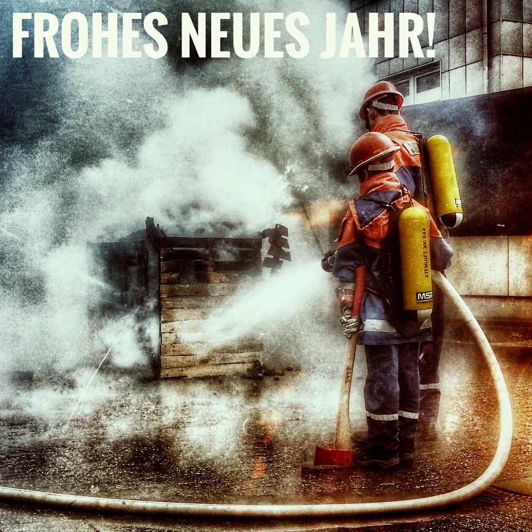 jflz18's tweet photo. Wir wünschen Euch ein frohes neues Jahr! #Feuerwehr #Gelsenkirchen #Löschzug18 #Grisu #Jugendfeuerwehr #fwge #ffge https://t.co/Bfa8GOuANM