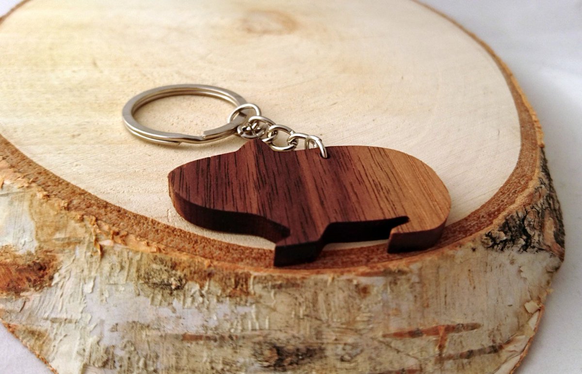 andra_389's tweet image. Wooden Guinea Pig Keychain, Walnut Wood, Animal Keychain, Environm… tuppu.net/cff66f87 #handmade #CuteKeychains