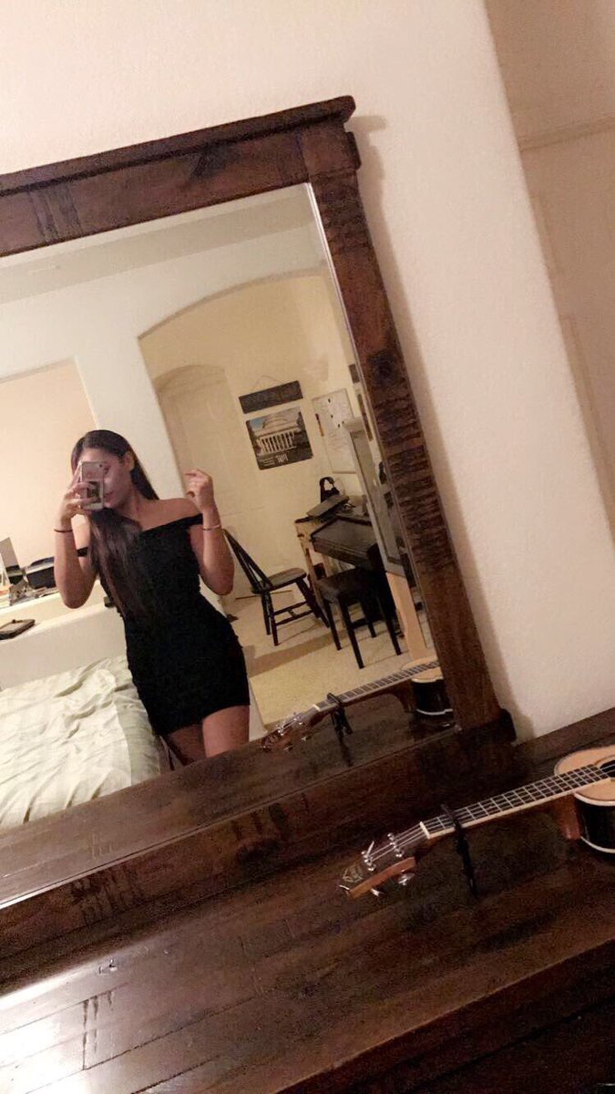 alyssagutierrrz's tweet photo. New Year's Eve outfit https://t.co/Vi22bRdp02