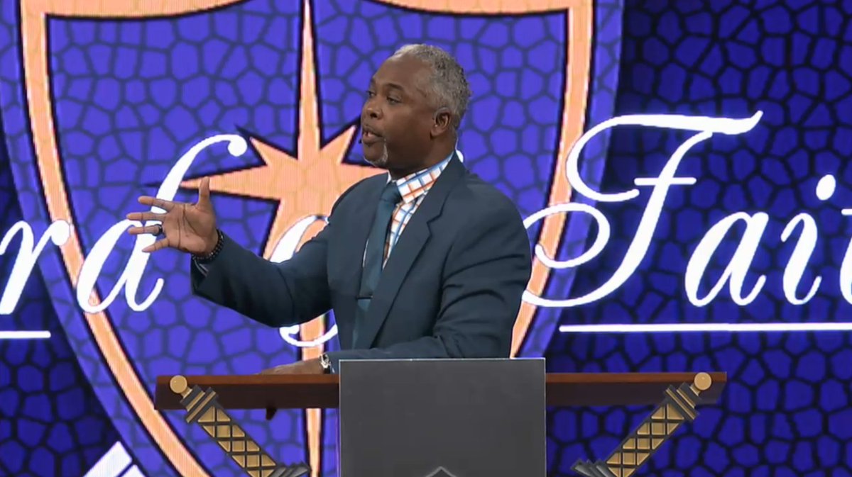 CourtneyLTeague's tweet photo. "Don't let things bother you that are designed to better you!" - @BishopBronner #LiveInTheNew #WatchNight2016 https://t.co/2oAr6QzDPE