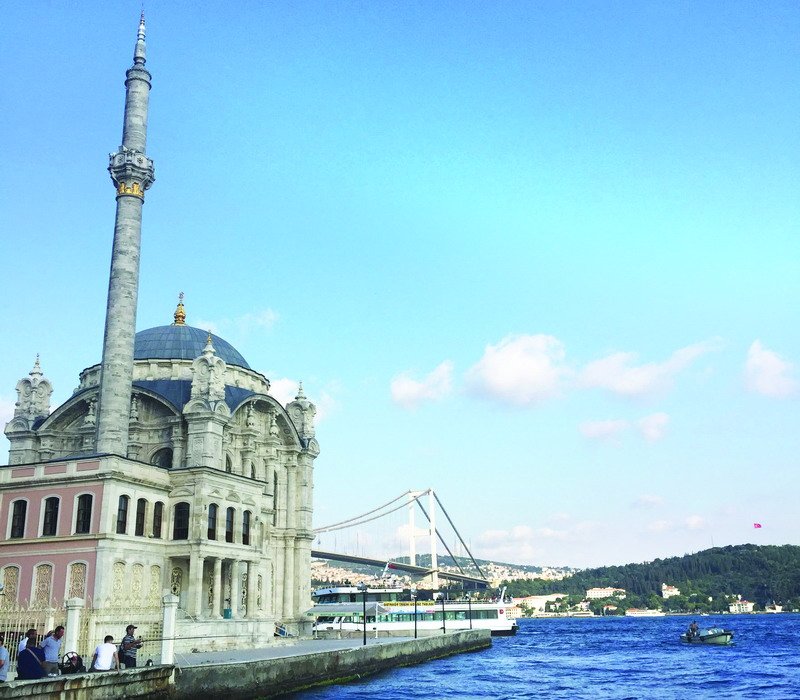 Menikmati keindahan kota Istanbul sambil belayar di Selat Bosphorus. ow.ly/izI9307zDnu