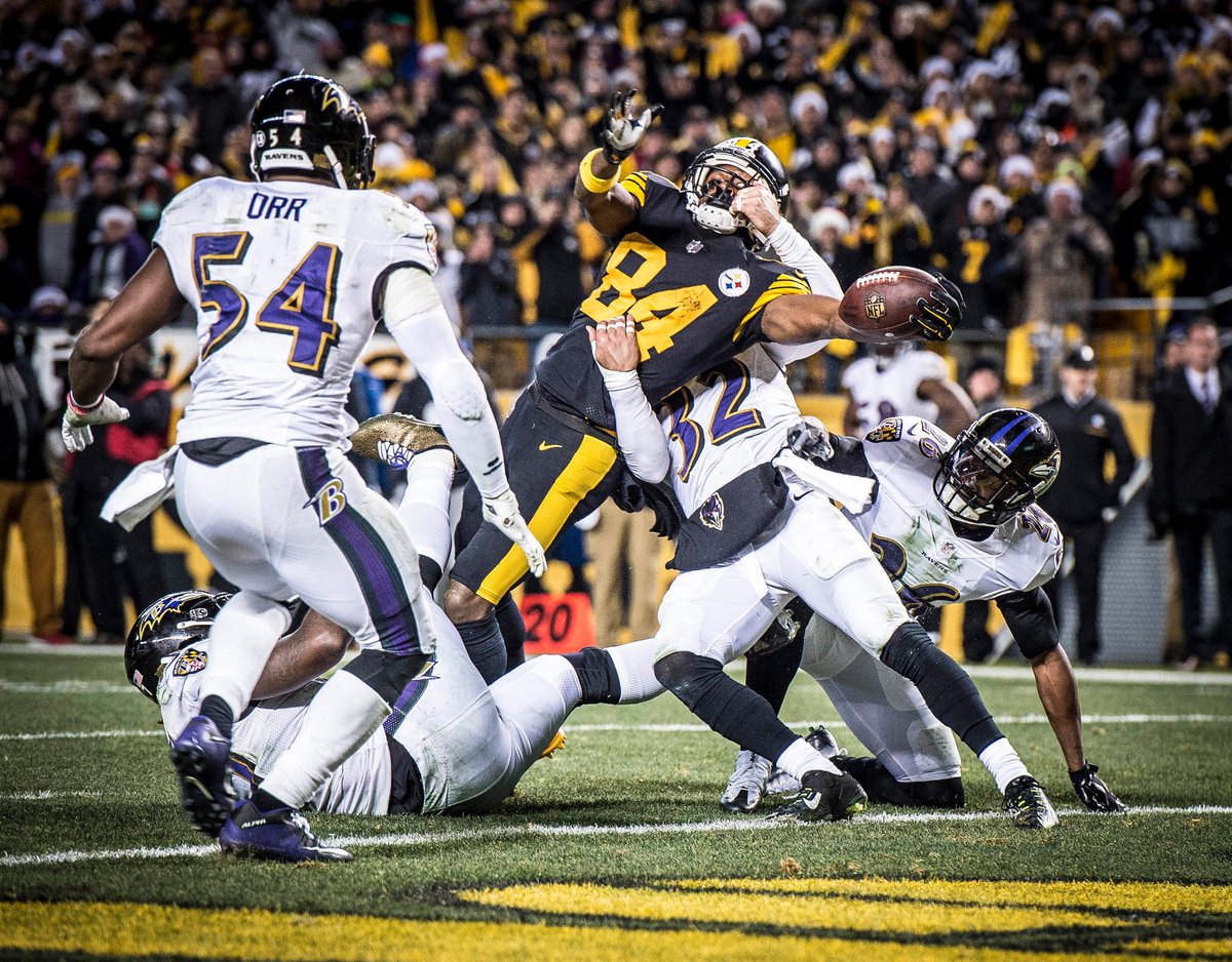 rudedogreyes's tweet photo. RT 1️⃣ The reach that won the North. #TopPicsOf2016 https://t.co/XfDOP8PsP2 https://t.co/0cFBTSro3M