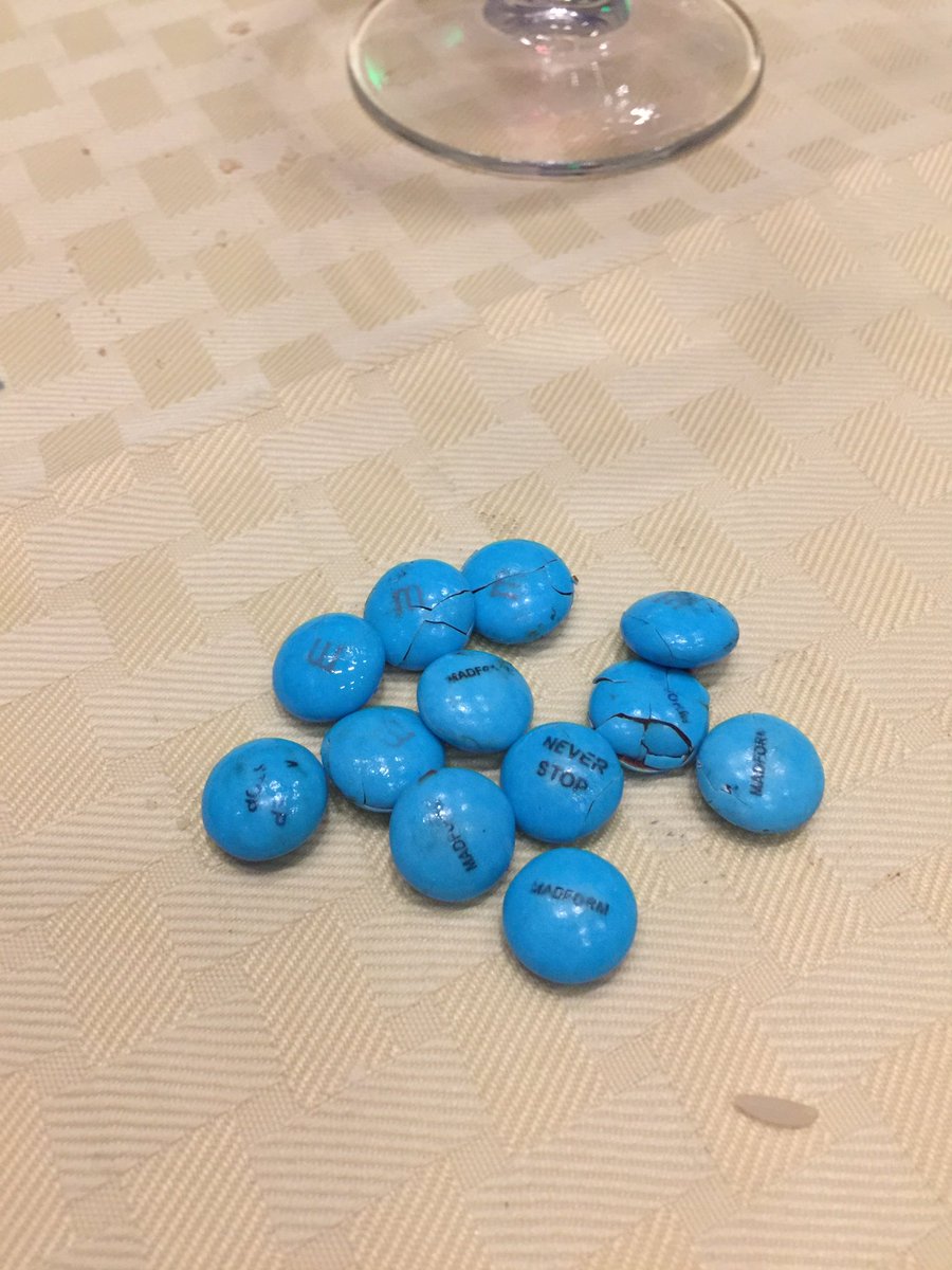 CSainz_oficial's tweet photo. A falta de uvas, 12 lacasitos preparados!!! Ojo que no son las famosas pastillas azules!!!! https://t.co/swKCplAZQl