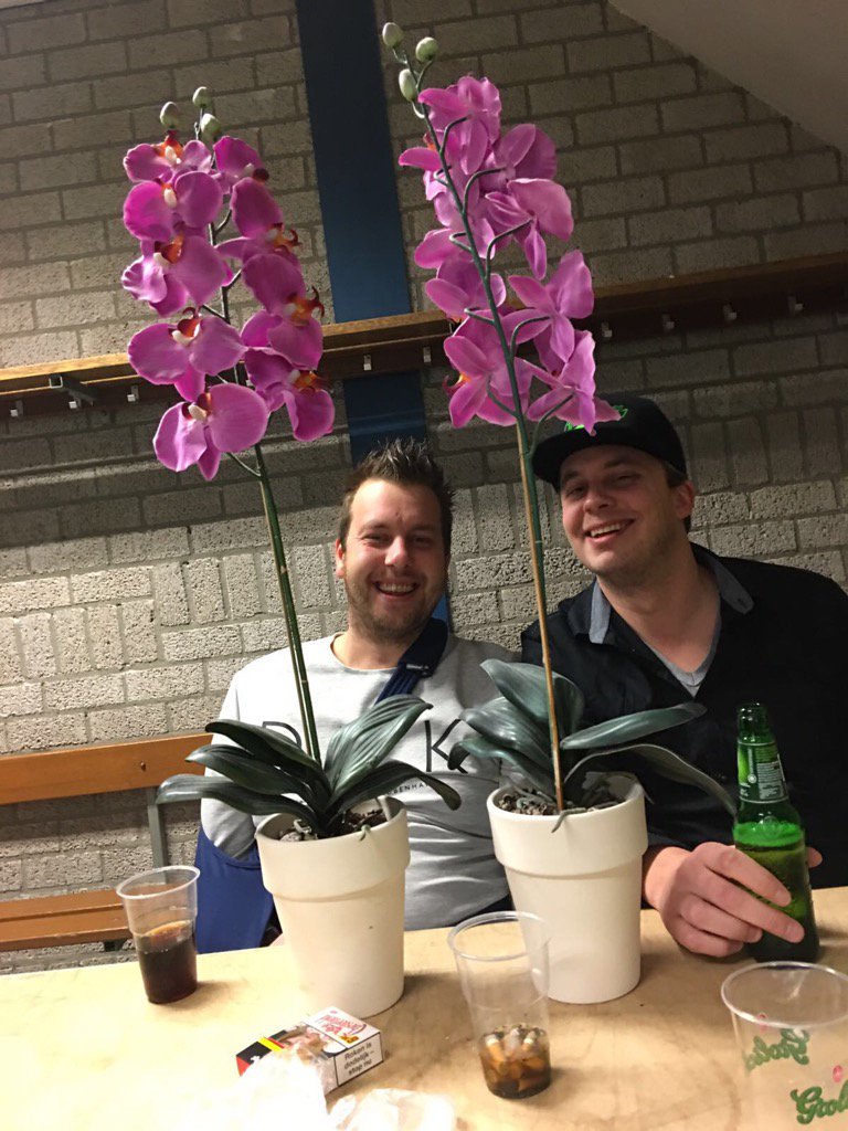 Laatste gig Fedde &amp; George <a href="/ONSGramsbergen/">ONSGramsbergen</a>. Knotsgek feessie nu achter de geraniums