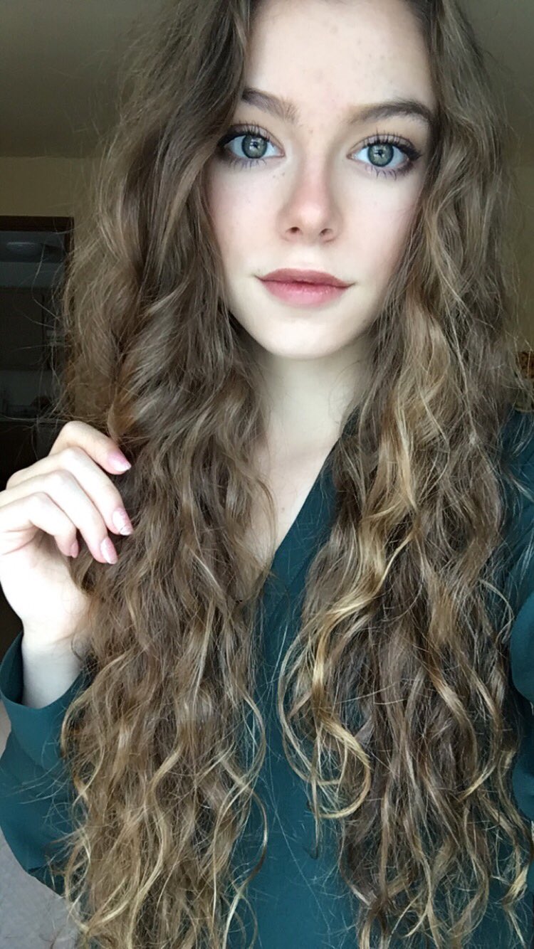 Rose Castella on X: Happy New Year! ✨ t.coMczYTGsv2M  X