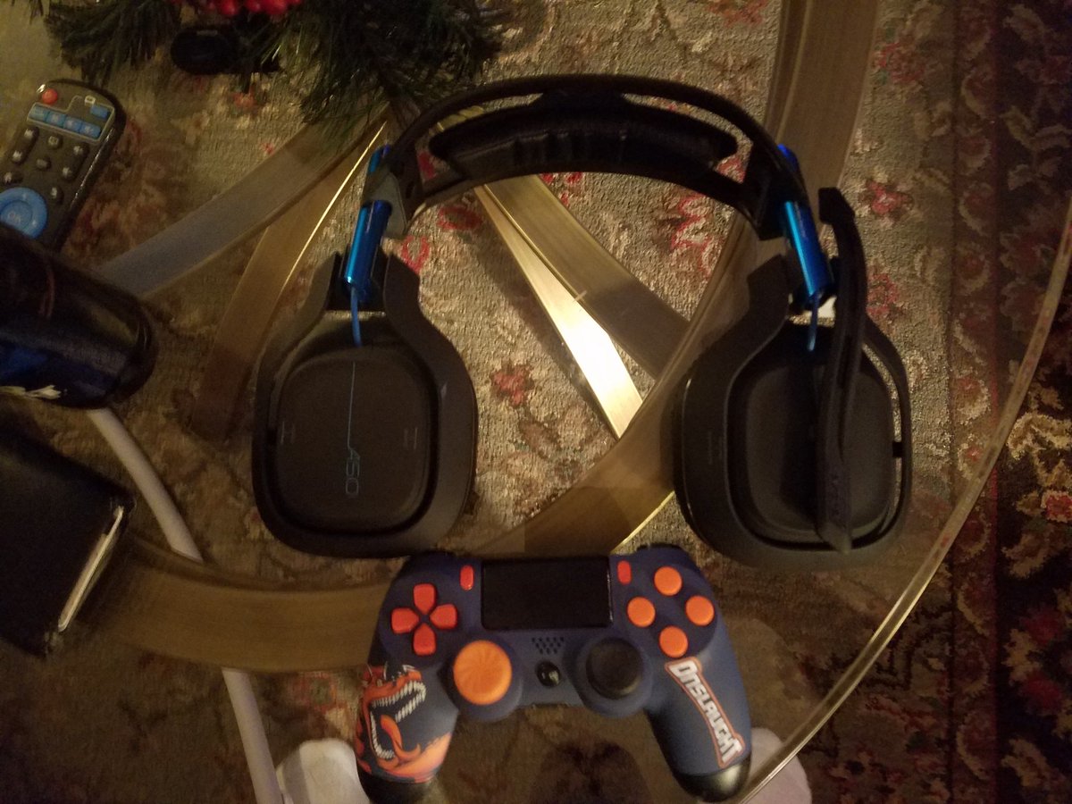 aDigitalDynasty's tweet photo. 2017 is going to be a good year of gaming! #astrogaming #cinchgaming #cinchcontroller #ps4 #PS4share #esports #rb6 #bf1 #citizenx https://t.co/2Lla9R3S5T