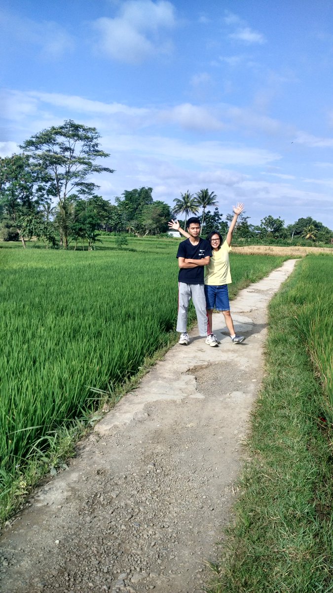 nadinechristy's tweet image. And here's how @dionmatusea enjoy his morning walk. (Zoom in, you're welcome.) #firstdayof2017