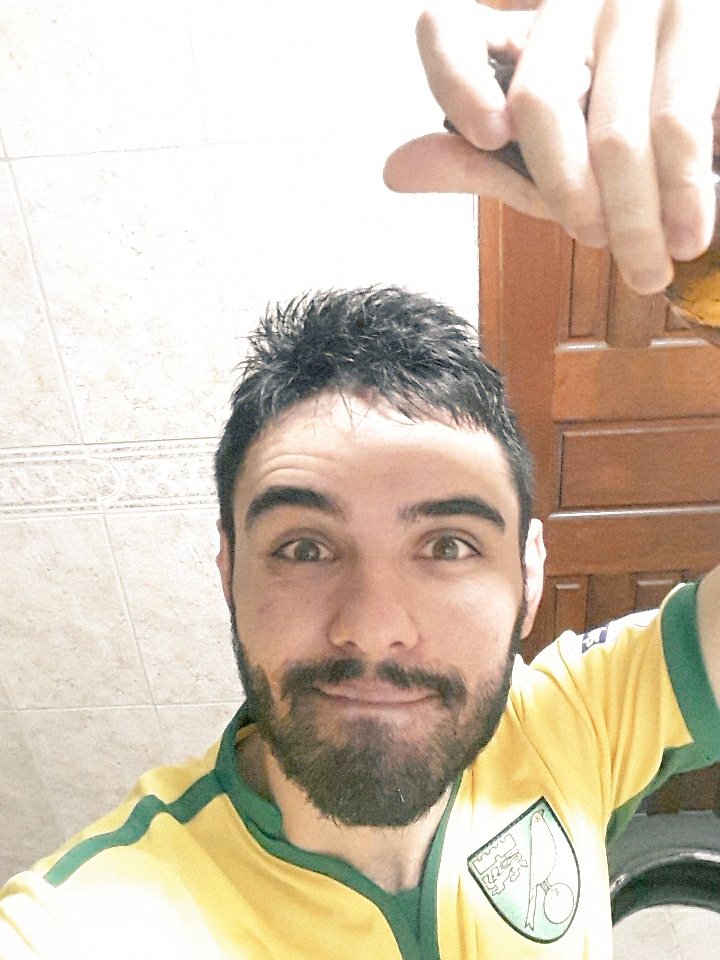 NorwichCityFCBR's tweet photo. Thats me after I get an bucket of beer to celebrate my graduation last year! Of course using #ncfc shirt. #beerbucketchallenge ? #happy2017 https://t.co/WSNSYw5SFR