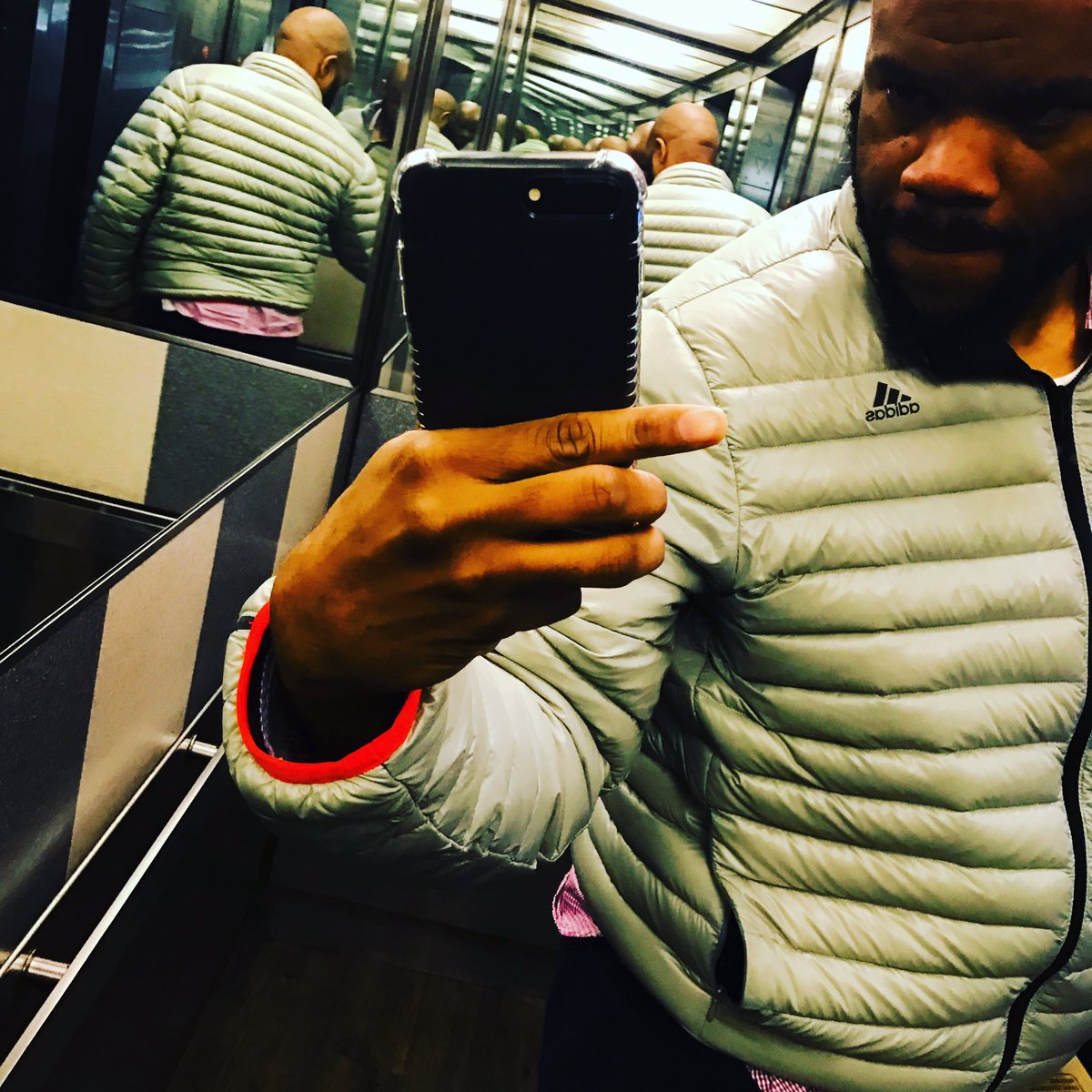 SAFARI_BLACK's tweet photo. When I brought my clones out and pulled up on a twitter thug #baldandblack #beardgang bruh it's ten of me ..pfft & 1 of u https://t.co/2OSVexZ6LR