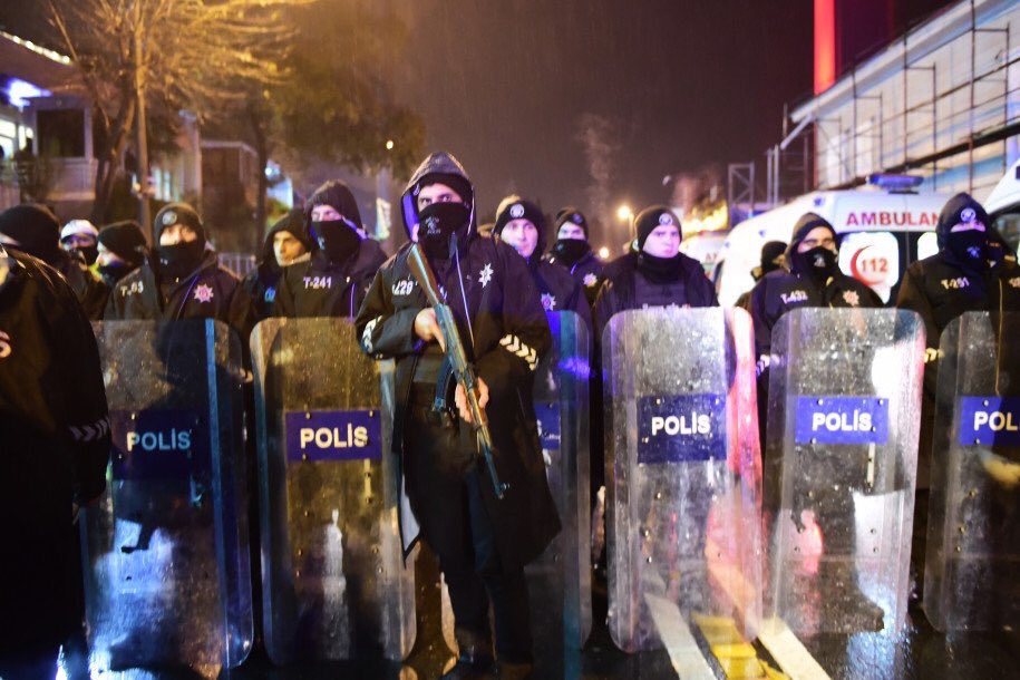 BREAKING: At least 35 dead and 40 injured in shooting at #Reina nightclub in #Istanbul

dancingastronaut.com/2016/12/least-…