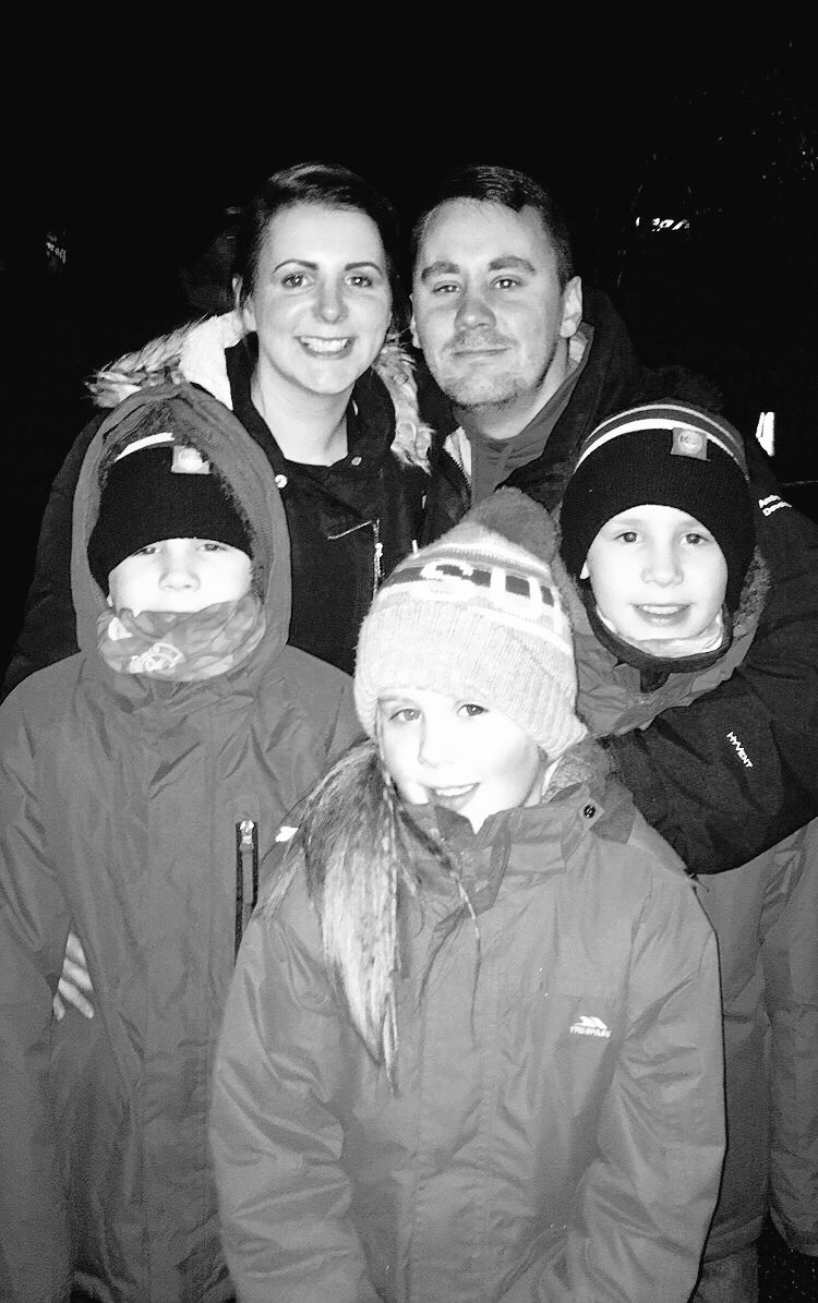 donnamack3's tweet photo. #Hogmanay #2016 #family #missingerin #hangingwithherfriends #uncoolparents ✌️😂🎉🍾 https://t.co/SwEJ4Q1GmG