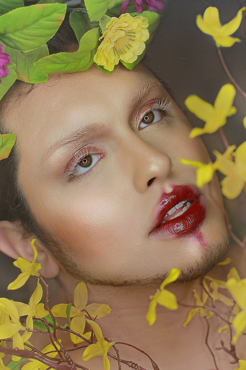 arielle_espana's tweet photo. played around with some gloss --

lips are @ABHcosmetics lip glosses in vamp and runway red 
@norvina1 https://t.co/dwBzYdJWKW