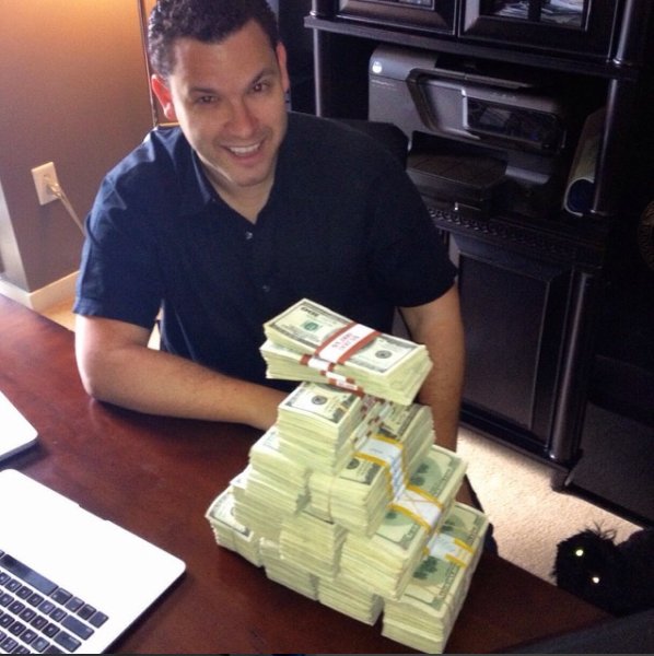 timothysykes's tweet image. Retweet/favorite this if you promise to study hard in 2017 and get a pile like this too!