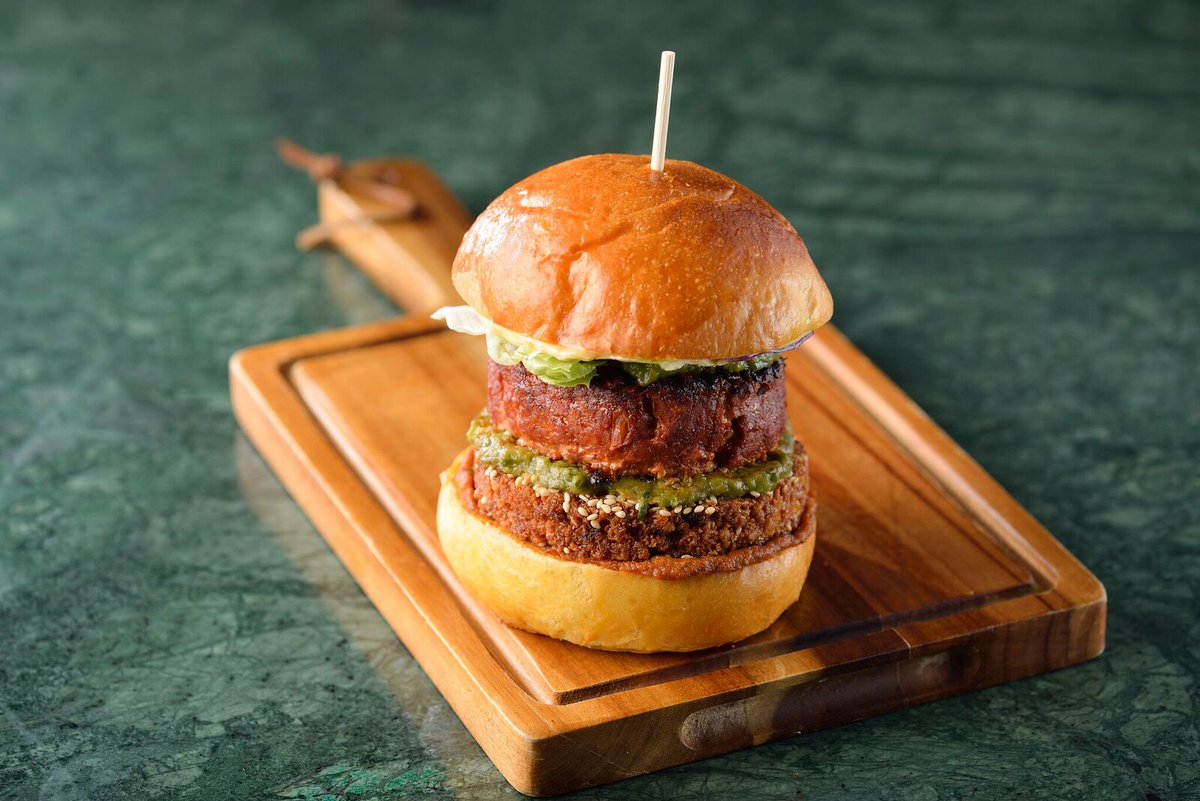 fatpighk's tweet photo. New year, new goals. Go big or go home with our massive chorizo beef falafel burger 🍔 New Year's Eve hangover cured. https://t.co/4ByuAuC5B1