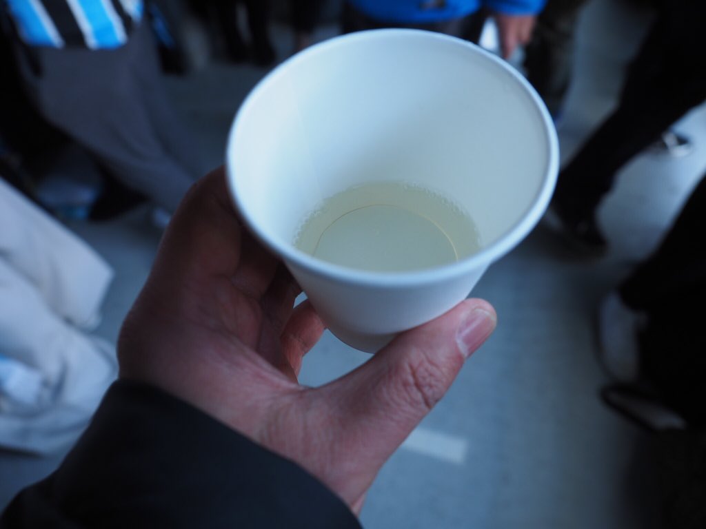 mk_iccs's tweet photo. 天皇杯 決勝 川崎Fvs鹿島 #frontale 決起集会。勝つぞ！！！獲るぞ！！！天皇杯！！！！一生懸命探した樽酒。最後まで！！勝っているときは我々も"鹿島り"、負��ているときは吹田でも"等々力"劇場を！！！ https://t.co/vx3HtHtpnw