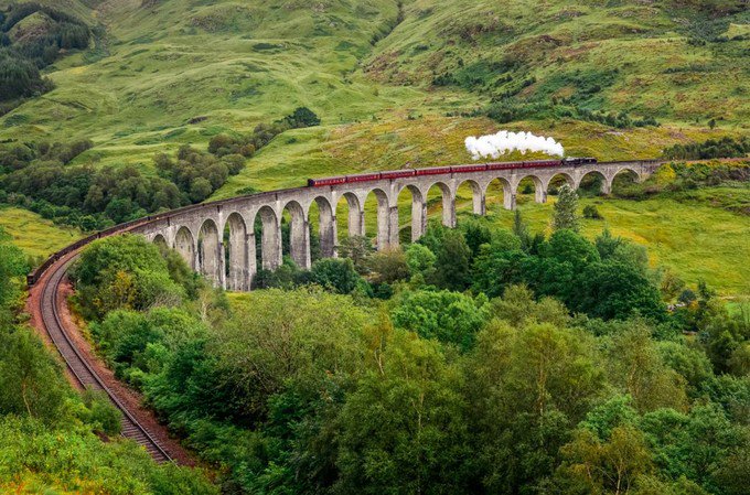 世界の絶景 Bot グレンフィナン陸橋 スコットランド ハリー ポッターの舞台にもなったグレンフィナン陸橋 ハリー たちを乗せたホグワーツ特急が橋を通るシーンで使われた風景です