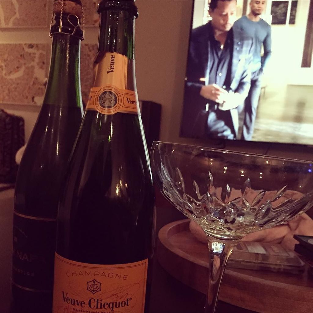 sonnyg's tweet photo. Cheers to 2017 with @savi.shay and @megcolek. Wish you all the best in the new year! #vuev… https://t.co/AyGOouk5nq https://t.co/JSCiYUbNjR