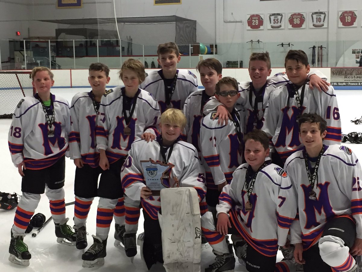 darden2581's tweet photo. Good day for @StormHockey1 PWB2 White.  3rd Place Bloomington PeeWee Showdown.  Go Storm! https://t.co/c49bITEQgK