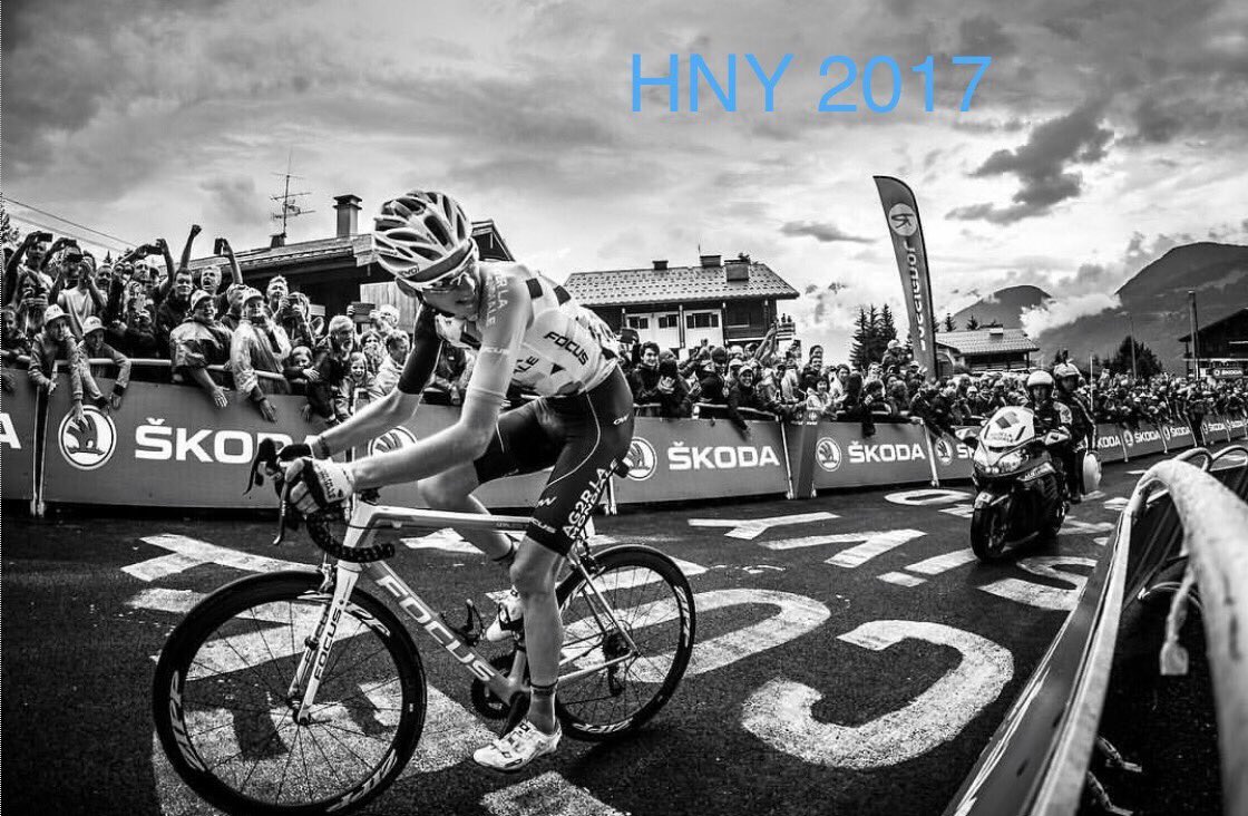 romainbardet's tweet photo. Accomplissement et surtout épanouissement, je vous souhaite tout le meilleur pour 2017. https://t.co/4eI61frIhk