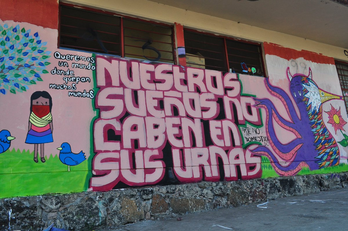 1 de enero. Con el levantamiento del #EZLN comenzaba uno de los primeros conflictos en red 
elpais.com/elpais/2014/01…