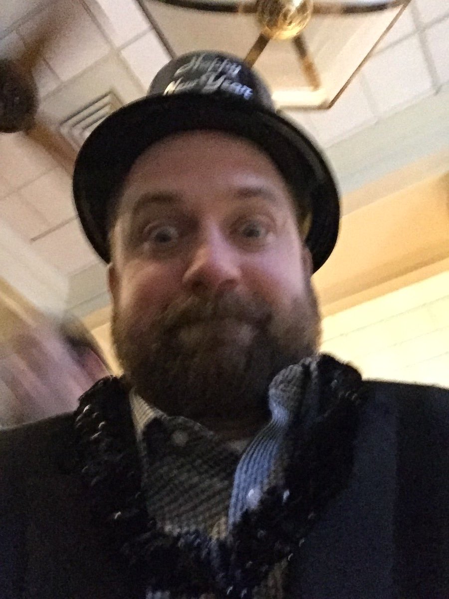 JHoward218's tweet photo. Happy New Year. #facepubes https://t.co/guThYBpF3o