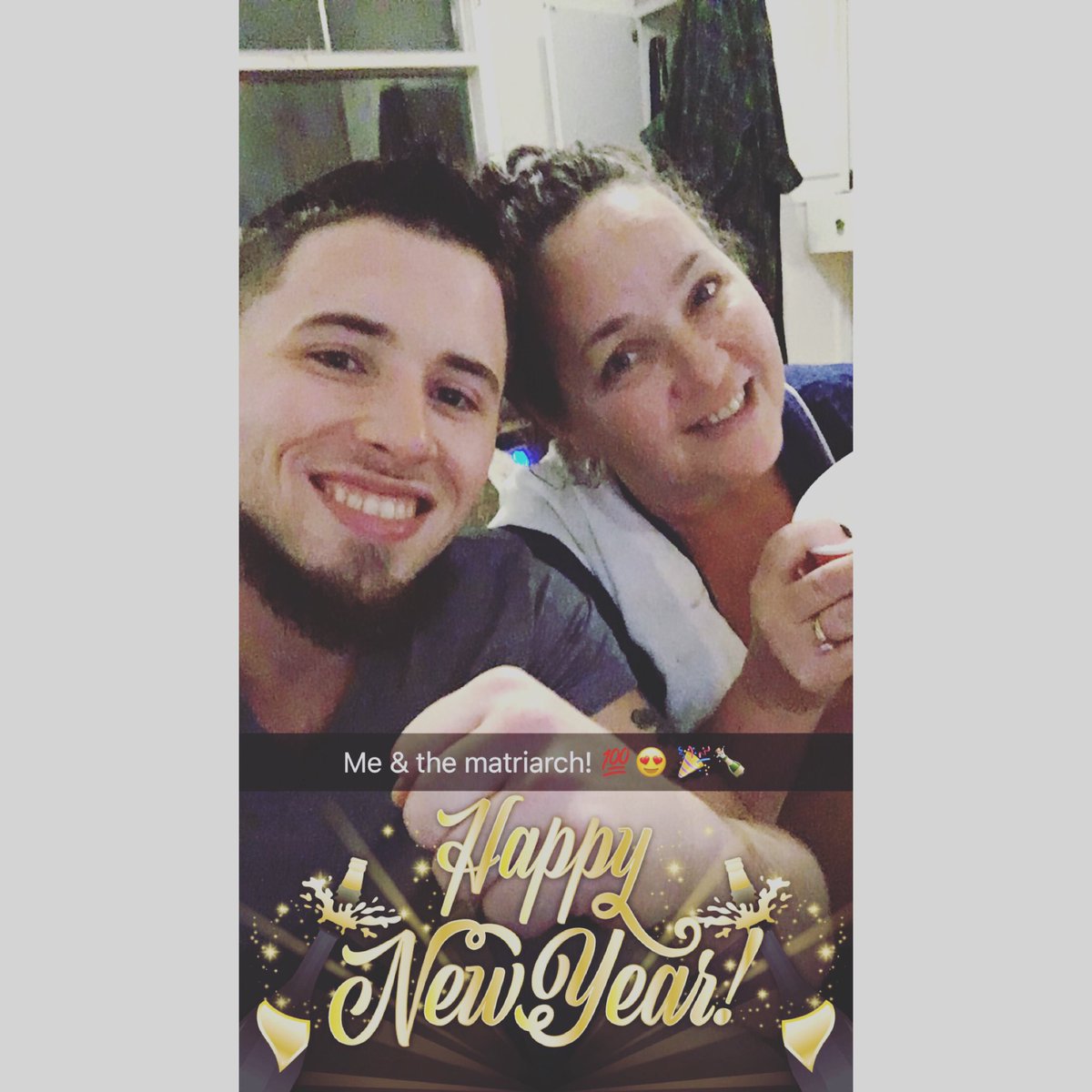 Moeknows91's tweet photo. #AllNewYear17  🍾🥂 https://t.co/Yx2HH1JTWo