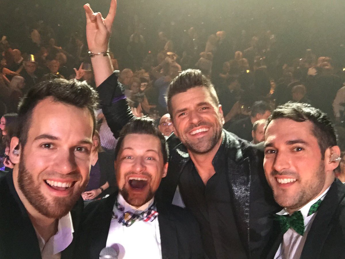 BONNE ANNÉE!!!!! 😊🍾🎉 #capitole #quebec #monpartymusical <a href="/marc_dupre/">Marc Dupré</a> <a href="/JeromeCouture_/">Jérôme Couture</a> @pedneault22