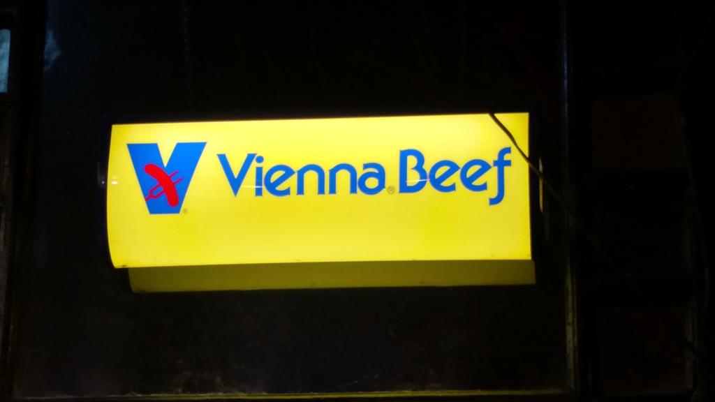 milehighvienna's tweet photo. Happy Chicago New Year from @milehighvienna!!! #Chicago #HotDog @ViennaBeef @oldstylebeer @OldStyleChicago #HappyHour https://t.co/52WqmBp3OK