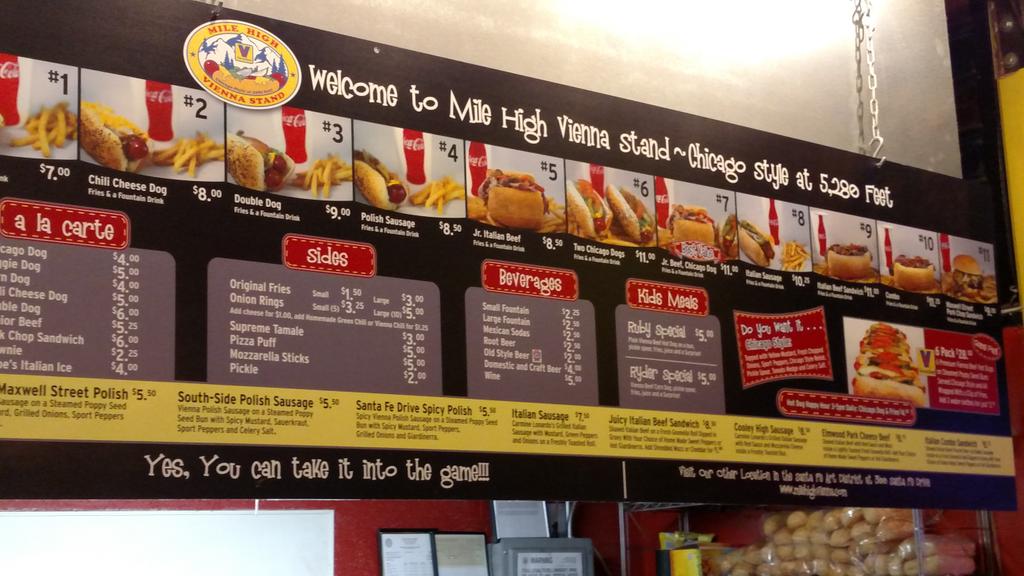 milehighvienna's tweet photo. Happy Chicago New Year from @milehighvienna!!! #Chicago #HotDog @ViennaBeef @oldstylebeer @OldStyleChicago #HappyHour https://t.co/52WqmBp3OK