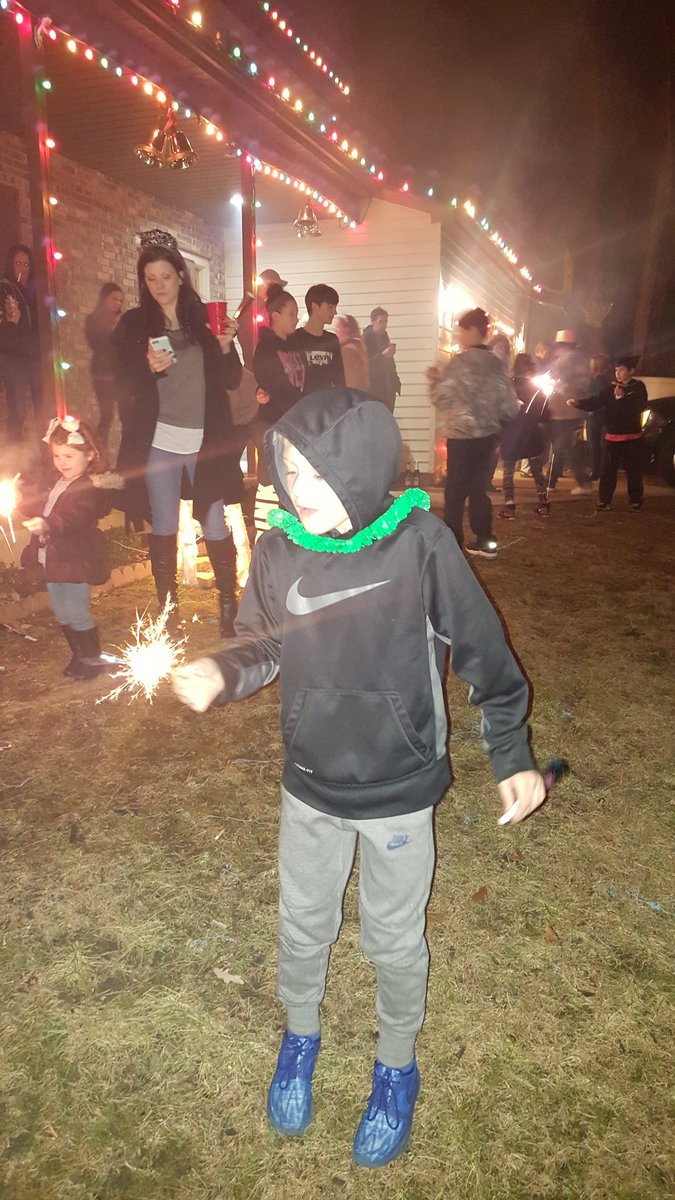 reen518's tweet photo. @ajt_revolution Ringing in the new year. #welcome2017 #nikeheadtotoe @Nike @mdoc2633 https://t.co/HaPNY1ALyH