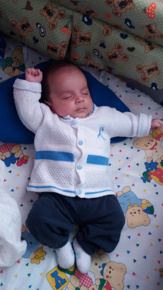 Yo duermo  muy rico mamá😇👣❤