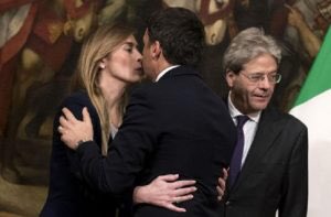 DeLaMarcus92's tweet photo. Happy New Fake Year!!! 🍾🍾🍾 #buon2017 #buonanno #lannocheverra #il2016 #presidente #Mattarella https://t.co/FOk8ZgWj0H