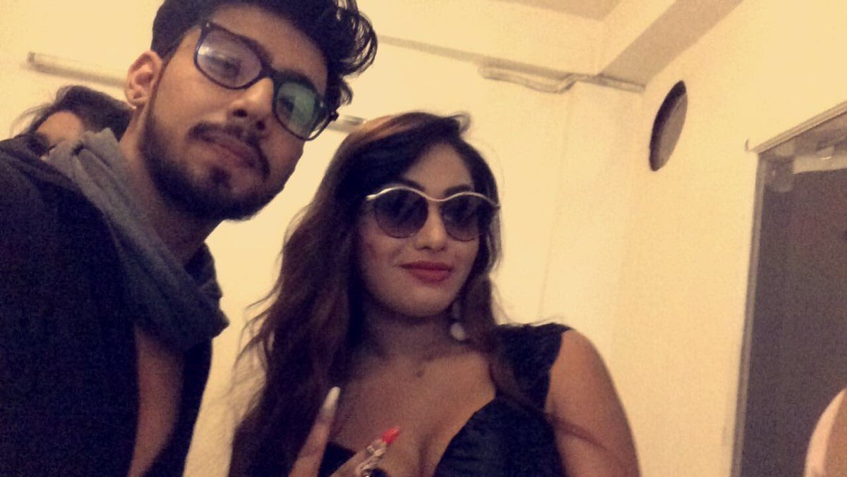 RamanModel's tweet photo. Work mode on last show of 2016 #goodvibes #follow @RamanModel https://t.co/6R1jmjYtcA