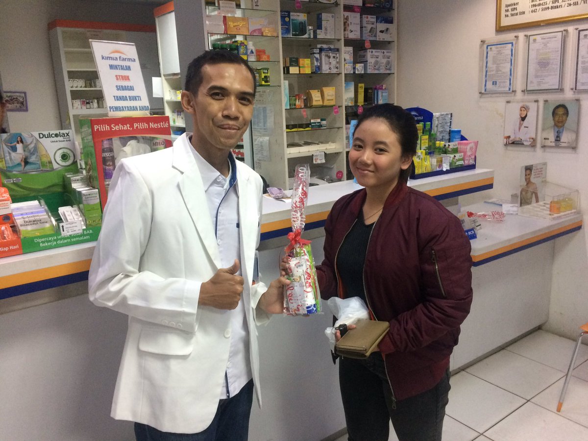 CikiditPoppunk's tweet photo. Surprise Gift from Apotek @kimiafarma204 bandung to our customer
@KimiaFarmaCare @KemenBUMN @infobdg #KimiaFarmaExperience #NewYear2017 https://t.co/7xNxYohXVy