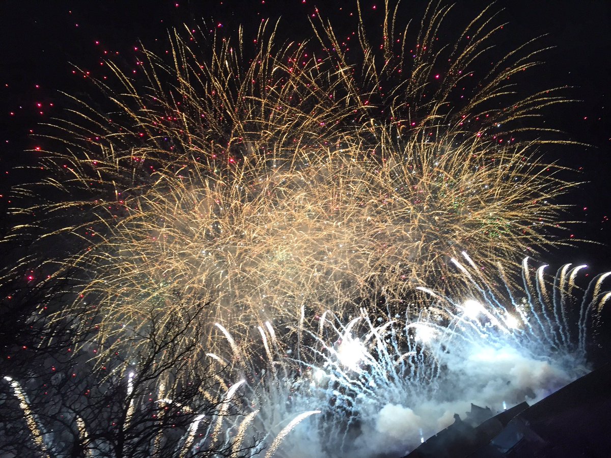 sevenasset's tweet photo. HAPPY NEW YEAR to all of our followers, customers and suppliers 🎉 #herecomes2017 https://t.co/ci5vPWvpM6