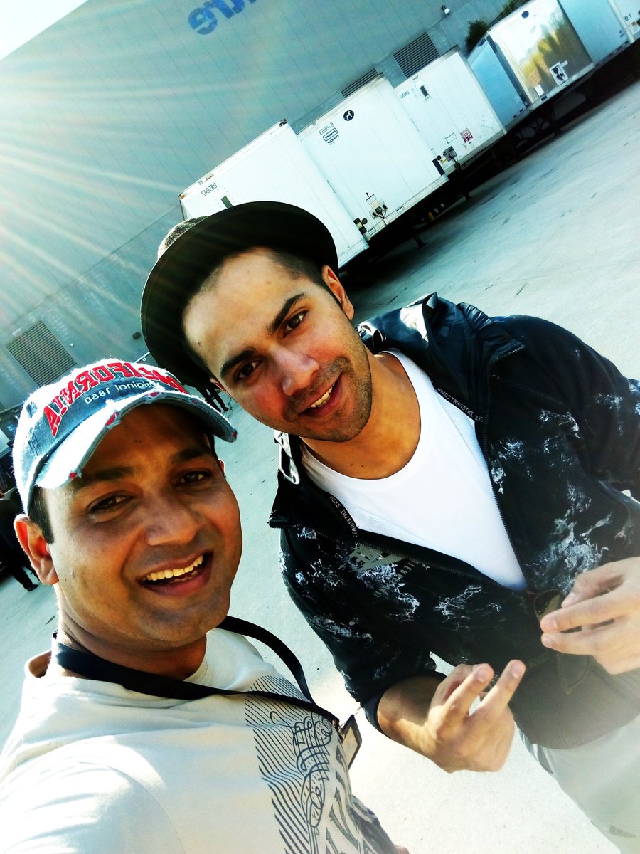 iFaridoon's tweet photo. 2 super interviews wid @Varun_dvn had a lot of fun havin back stage fun during #DreamTeam tour #USA.He had a superhit show #TalkingFilms2016 https://t.co/BfRsgm7mN6