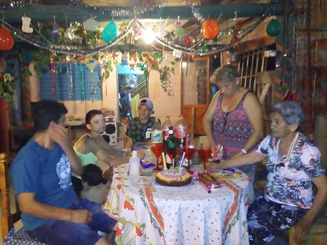 MeraniDaniela's tweet photo. Q maravillosa noche pasamos en familia festejando él #AñoNuevo2017 ❤❤❤❤❤❤❤❤❤❤❤❤❤❤❤❤ https://t.co/YH46No5pOe