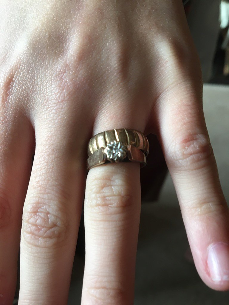 stevenabell's tweet photo. Wife's first engagement &amp; wedding ring bought from @Beaverbrooks in 1977 fits my 11 year old granddaughter perfectly! https://t.co/67eBe42UdW